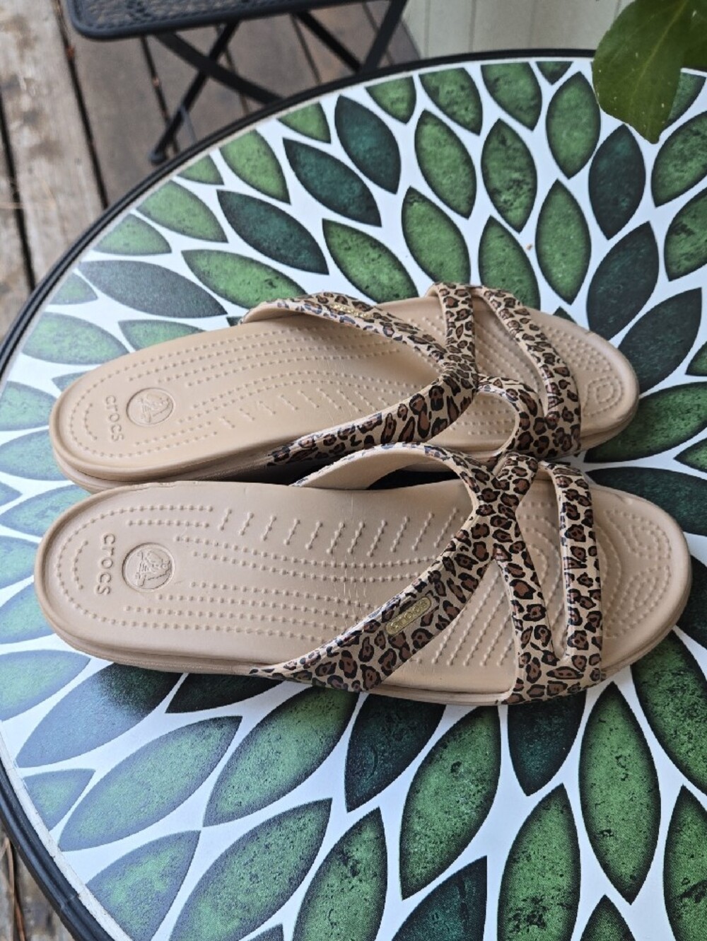 CROCS Women's Tan Leopard-Print Slide Sandals Size 10 - Picture 2 of 4